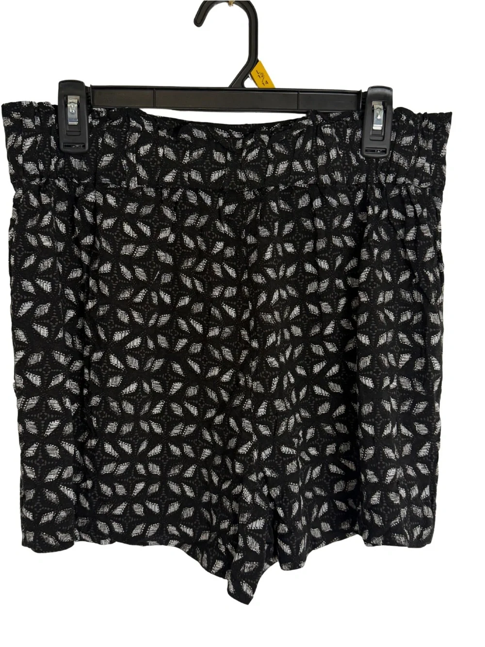 3/$20 Maurices Black and White Patterned Shorts Size Medium
